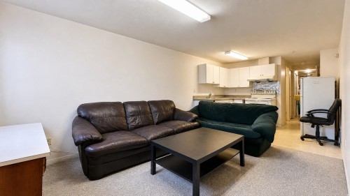 3211 Queens Avenue, Vancouver, BC - Indoor Photo Showing Living Room