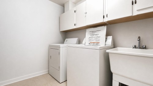 3211 Queens Avenue, Vancouver, BC - Indoor Photo Showing Laundry Room