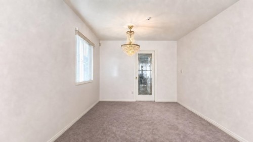 3211 Queens Avenue, Vancouver, BC - Indoor Photo Showing Other Room