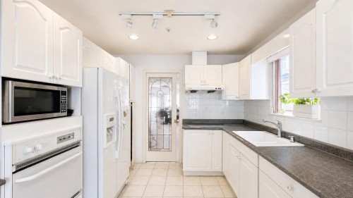 3211 Queens Avenue, Vancouver, BC - Indoor Photo Showing Kitchen With Double Sink