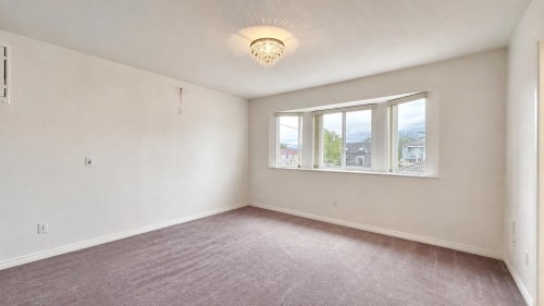 3211 Queens Avenue, Vancouver, BC - Indoor Photo Showing Other Room