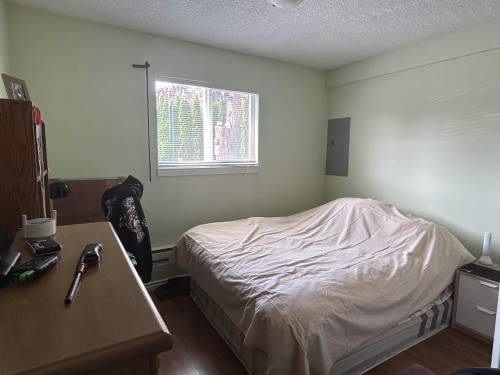 6220 Spender Drive, Richmond, BC - Indoor Photo Showing Bedroom