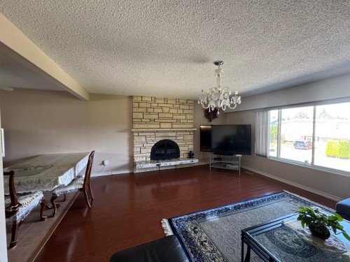 6220 Spender Drive, Richmond, BC - Indoor Photo Showing Living Room With Fireplace