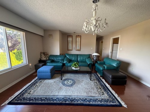 6220 Spender Drive, Richmond, BC - Indoor Photo Showing Living Room