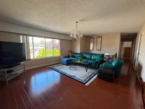 6220 Spender Drive, Richmond, BC - Indoor Photo Showing Living Room