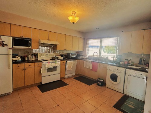 6220 Spender Drive, Richmond, BC - Indoor Photo Showing Kitchen