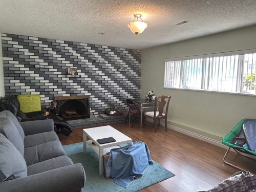 6220 Spender Drive, Richmond, BC - Indoor Photo Showing Living Room With Fireplace