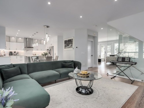 108 Sycamore Drive, Port Moody, BC - Indoor Photo Showing Living Room