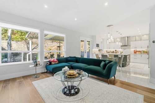 108 Sycamore Drive, Port Moody, BC - Indoor Photo Showing Living Room
