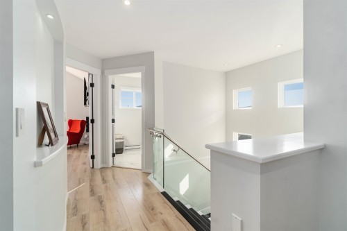 108 Sycamore Drive, Port Moody, BC - Indoor Photo Showing Other Room