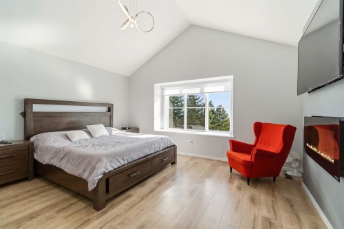 108 Sycamore Drive, Port Moody, BC - Indoor Photo Showing Bedroom
