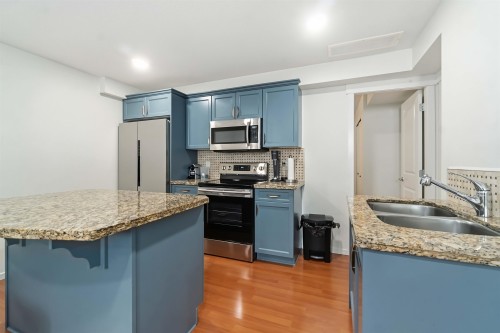108 Sycamore Drive, Port Moody, BC - Indoor Photo Showing Kitchen With Double Sink With Upgraded Kitchen