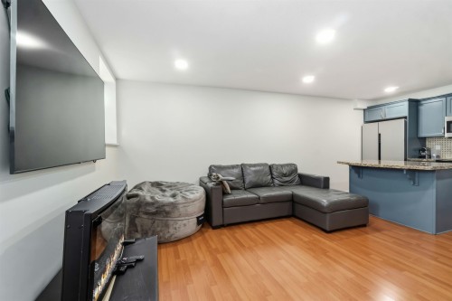 108 Sycamore Drive, Port Moody, BC - Indoor Photo Showing Other Room