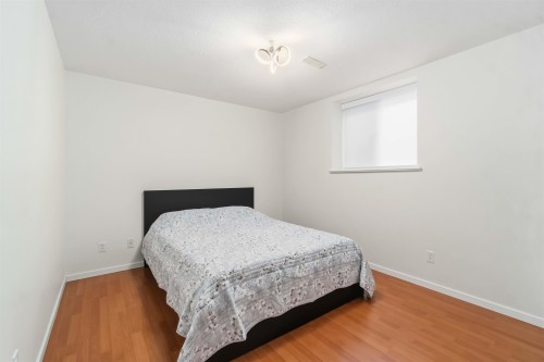 108 Sycamore Drive, Port Moody, BC - Indoor Photo Showing Bedroom