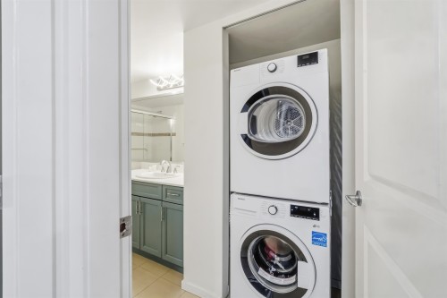 108 Sycamore Drive, Port Moody, BC - Indoor Photo Showing Laundry Room