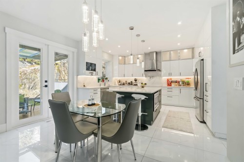 108 Sycamore Drive, Port Moody, BC - Indoor Photo Showing Other Room