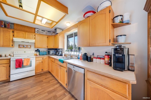 12142 227 Street, Maple Ridge, BC - Indoor Photo Showing Kitchen