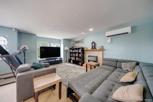 12142 227 Street, Maple Ridge, BC - Indoor Photo Showing Living Room