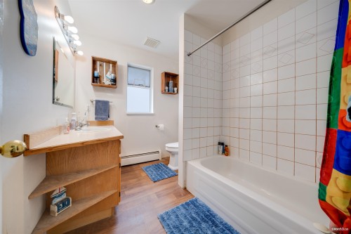 12142 227 Street, Maple Ridge, BC - Indoor Photo Showing Bathroom