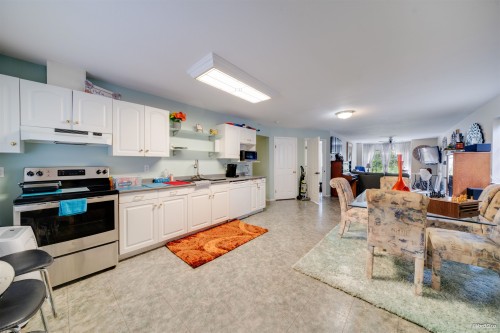 12142 227 Street, Maple Ridge, BC - Indoor Photo Showing Kitchen With Double Sink