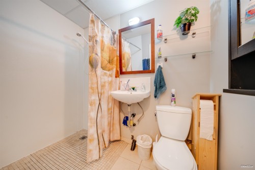 12142 227 Street, Maple Ridge, BC - Indoor Photo Showing Bathroom