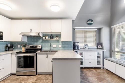 5-22980 Abernethy Lane, Maple Ridge, BC - Indoor Photo Showing Kitchen With Double Sink With Upgraded Kitchen