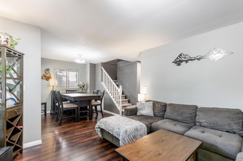 5-22980 Abernethy Lane, Maple Ridge, BC - Indoor Photo Showing Living Room