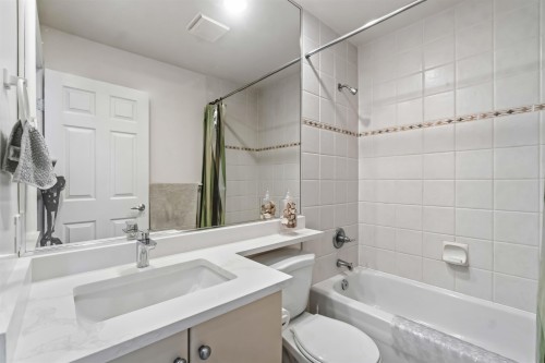 8433 Jellicoe Street, Vancouver, BC - Indoor Photo Showing Bathroom