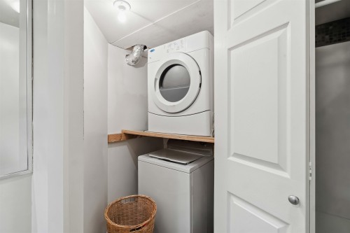8433 Jellicoe Street, Vancouver, BC - Indoor Photo Showing Laundry Room