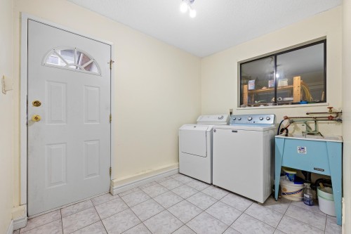10760 Seamount Road, Richmond, BC - Indoor Photo Showing Laundry Room