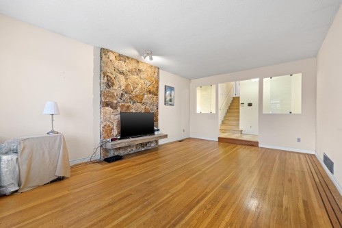 10760 Seamount Road, Richmond, BC - Indoor Photo Showing Living Room