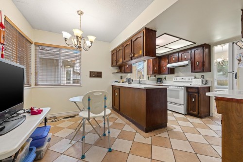 10760 Seamount Road, Richmond, BC - Indoor Photo Showing Kitchen