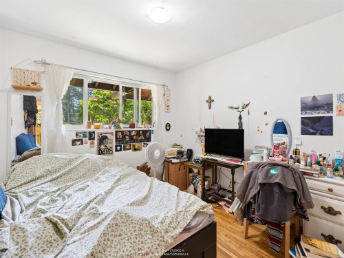 1525 Avonlynn Crescent, North Vancouver, BC - Indoor Photo Showing Bedroom