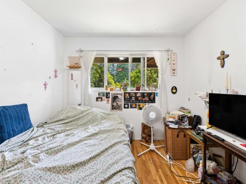 1525 Avonlynn Crescent, North Vancouver, BC - Indoor Photo Showing Bedroom