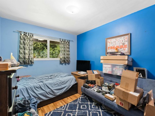 1525 Avonlynn Crescent, North Vancouver, BC - Indoor Photo Showing Bedroom