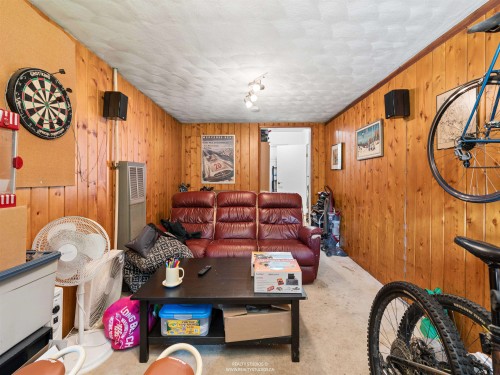 1525 Avonlynn Crescent, North Vancouver, BC - Indoor Photo Showing Other Room