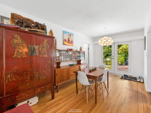 1525 Avonlynn Crescent, North Vancouver, BC - Indoor Photo Showing Dining Room