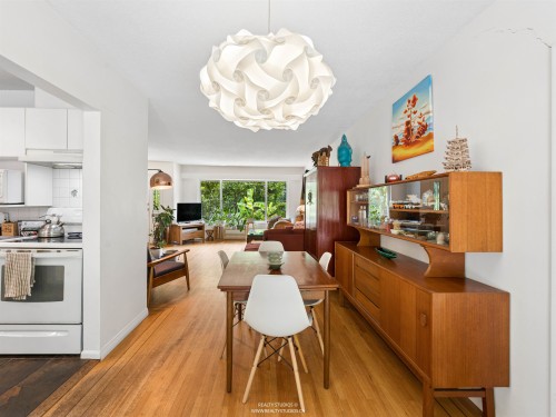 1525 Avonlynn Crescent, North Vancouver, BC - Indoor Photo Showing Dining Room