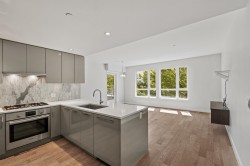 204-4080 Yukon Street Vancouver, BC V5Y 0L4