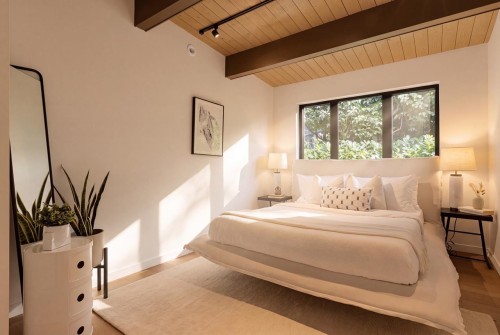 1008 17Th Street W, North Vancouver, BC - Indoor Photo Showing Bedroom