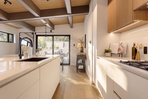 1008 17Th Street W, North Vancouver, BC - Indoor Photo Showing Kitchen