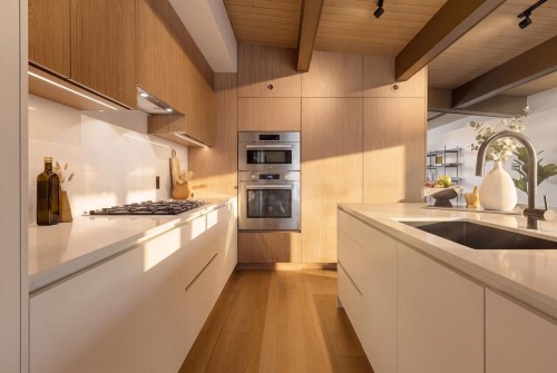 1008 17Th Street W, North Vancouver, BC - Indoor Photo Showing Kitchen