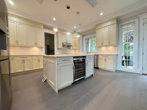 6820 Mayflower Drive, Richmond, BC - Indoor Photo Showing Kitchen With Upgraded Kitchen