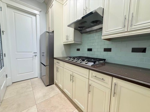 6820 Mayflower Drive, Richmond, BC - Indoor Photo Showing Kitchen