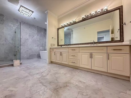 6820 Mayflower Drive, Richmond, BC - Indoor Photo Showing Bathroom