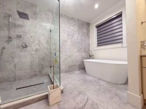 6820 Mayflower Drive, Richmond, BC - Indoor Photo Showing Bathroom