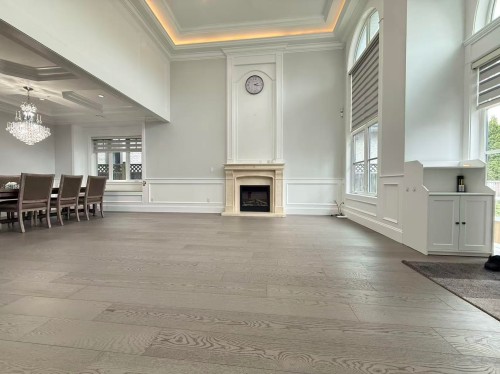 6820 Mayflower Drive, Richmond, BC - Indoor With Fireplace