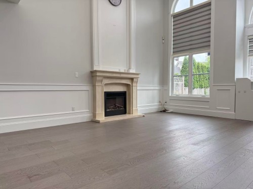 6820 Mayflower Drive, Richmond, BC - Indoor Photo Showing Other Room With Fireplace