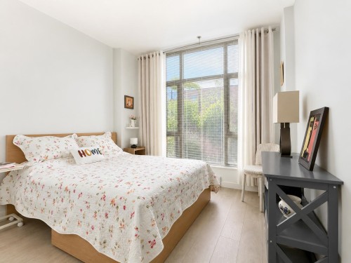 101-3070 Guildford Way, Coquitlam, BC - Indoor Photo Showing Bedroom