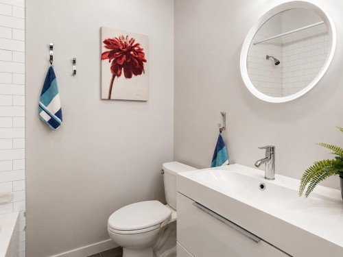 101-3070 Guildford Way, Coquitlam, BC - Indoor Photo Showing Bathroom